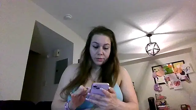 Snapshot of thedevinemama chatting on May 5, 2026, 1:08 am thedevinemama online show from May 5, 2026, 1:08 am