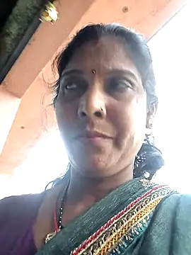 Snapshot of Savita992 chatting on November 4, 2025, 9:13 am Savita992 online show from November 4, 2025, 9:13 am