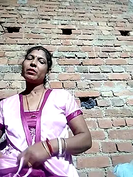 Snapshot of Savita992 chatting on October 19, 2025, 3:04 pm Savita992 online show from October 19, 2025, 3:04 pm