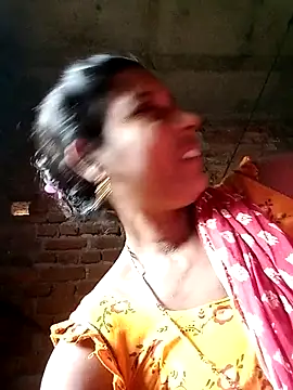 Snapshot of Savita992 chatting on October 6, 2025, 10:27 am Savita992 online show from October 6, 2025, 10:27 am