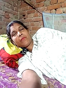 Snapshot of Savita992 chatting on October 15, 2025, 7:05 am Savita992 online show from October 15, 2025, 7:05 am