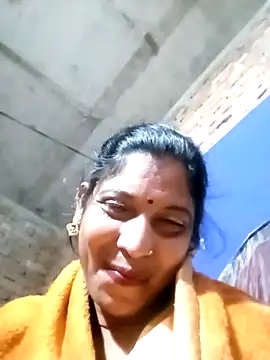 Snapshot of Savita992 chatting on December 15, 2025, 6:47 pm Savita992 online show from December 15, 2025, 6:47 pm