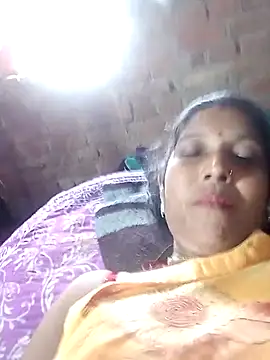 Snapshot of Savita992 chatting on October 18, 2025, 6:48 am Savita992 online show from October 18, 2025, 6:48 am