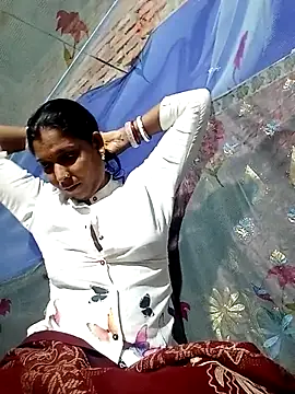 Snapshot of Savita992 chatting on November 4, 2025, 9:51 pm Savita992 online show from November 4, 2025, 9:51 pm