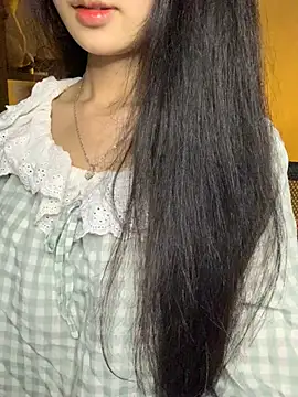 Nhinhi18 online show from March 8, 2026, 2:42 pm