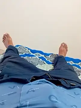 hackyourpussyxh online show from April 8, 2026, 9:44 am