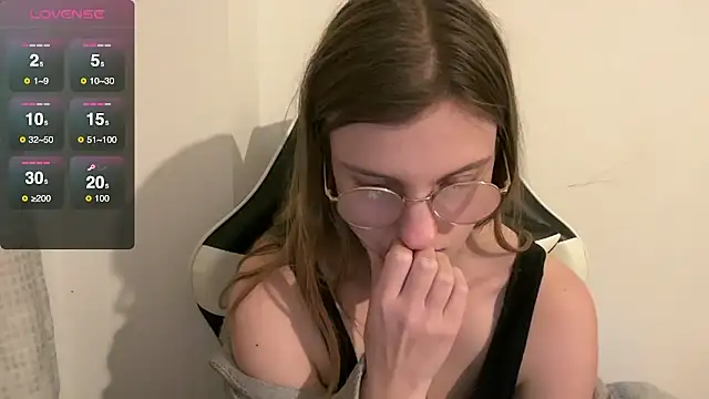 BustyKellyXXX online show from January 10, 2026, 8:37 pm