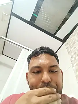 Snapshot of Frank0021 chatting on November 1, 2025, 10:14 pm Frank0021 online show from November 1, 2025, 10:14 pm