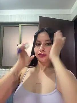 lucy grey25 online show from December 17, 2025, 10:15 pm