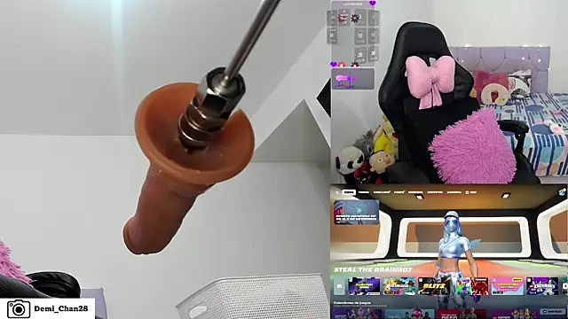 Snapshot of demi_chan chatting on November 6, 2025, 9:35 am demi chan online show from November 6, 2025, 9:35 am