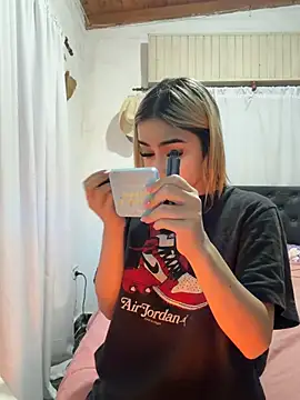 Babylovetiernax online show from June 25, 2026, 8:58 pm
