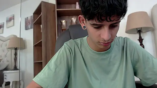 Ibratxandy online show from April 11, 2026, 7:17 pm