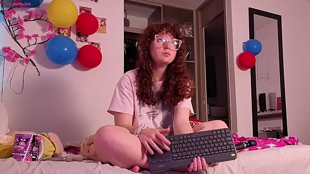 Snapshot of Sharon_Black chatting on July 12, 2026, 12:22 am Sharon Black online show from July 12, 2026, 12:22 am