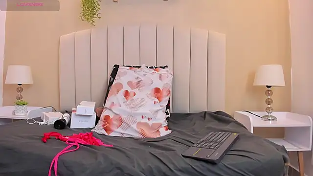 Rachel Donnelly online show from January 18, 2026, 4:27 am