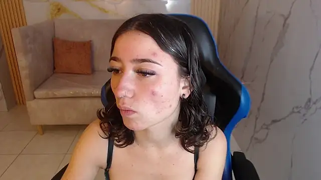 venuss09 s online show from February 8, 2026, 2:37 pm