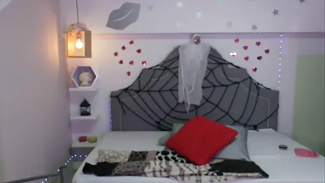 Snapshot of pocahontamoon chatting on October 29, 2025, 3:44 pm pocahontamoon online show from October 29, 2025, 3:44 pm