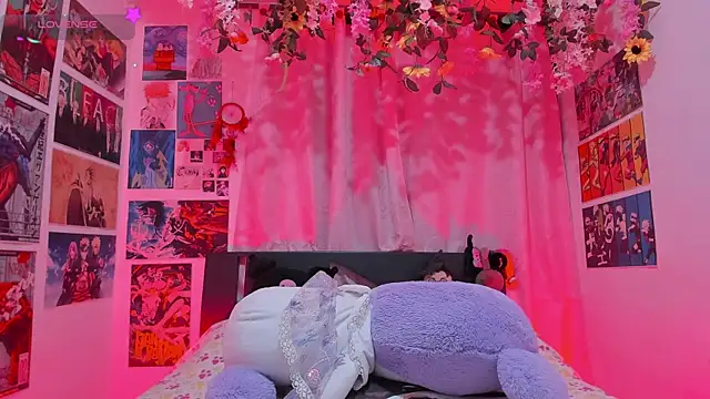 FluffyMelons online show from February 11, 2026, 11:04 pm