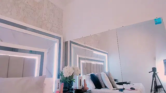 melodycharlotte online show from December 4, 2025, 12:26 pm