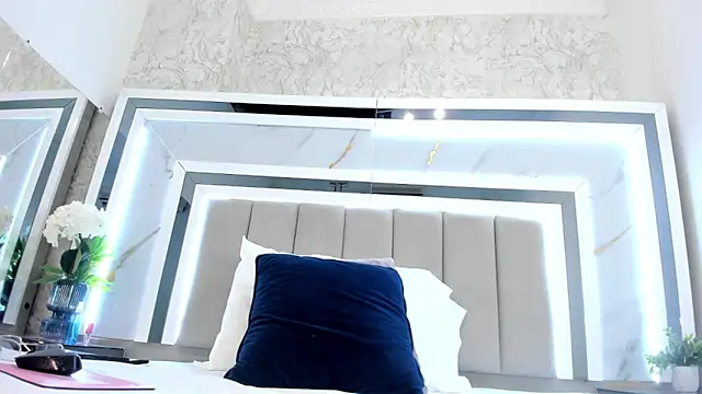 melodycharlotte online show from October 24, 2025, 12:15 pm