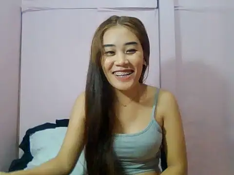Snapshot of YourWildestDoll chatting on June 18, 2026, 6:13 pm YourWildestDoll online show from June 18, 2026, 6:13 pm