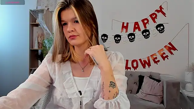 Snapshot of Kati_Li chatting on November 3, 2025, 10:19 am Kati Li online show from November 3, 2025, 10:19 am