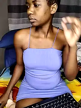 Snapshot of Berryangel03 chatting on November 17, 2025, 12:36 am Berryangel03 online show from November 17, 2025, 12:36 am