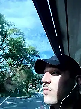 Snapshot of JuicyBigcock@xh chatting on October 8, 2025, 1:34 pm JuicyBigcockxh online show from October 8, 2025, 1:34 pm