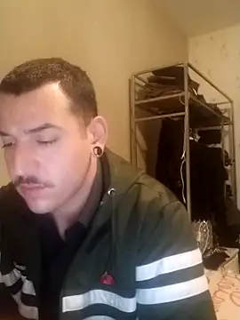 Snapshot of JuicyBigcock@xh chatting on October 7, 2025, 12:00 am JuicyBigcockxh online show from October 7, 2025, 12:00 am