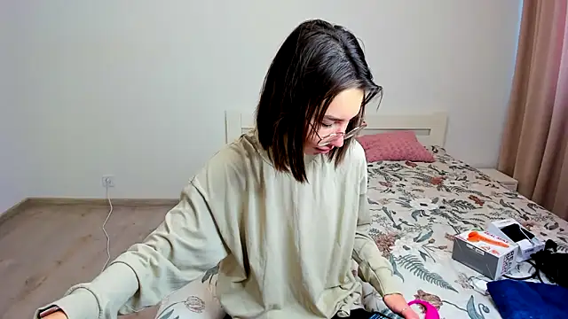 marylips online show from February 2, 2026, 9:08 am