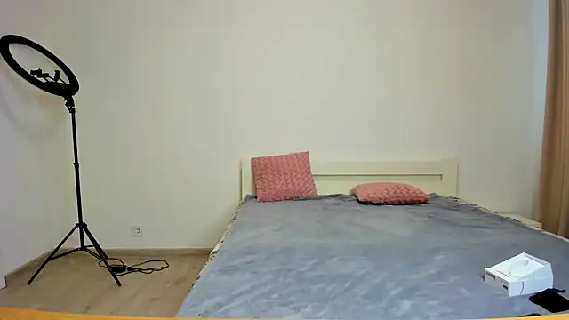 marylips online show from November 27, 2025, 9:54 am