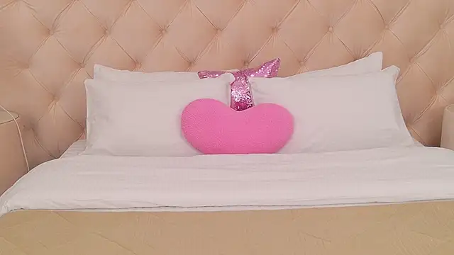 NoraHaynes online show from January 18, 2026, 2:59 am