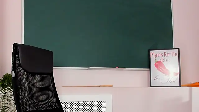 NoraHaynes online show from April 16, 2026, 3:07 am