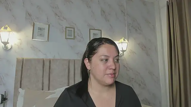 Snapshot of Paula_And chatting on May 22, 2026, 11:08 am Paula And online show from May 22, 2026, 11:08 am