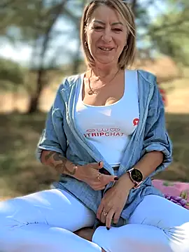 Snapshot of Milena-MilfaXXX chatting on September 12, 2025, 4:34 am Milena-MilfaXXX online show from September 12, 2025, 4:34 am