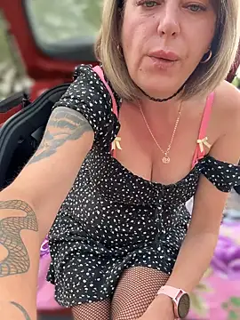 Snapshot of Milena-MilfaXXX chatting on September 27, 2025, 3:23 am Milena-MilfaXXX online show from September 27, 2025, 3:23 am