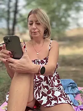 Snapshot of Milena-MilfaXXX chatting on September 10, 2025, 4:11 am Milena-MilfaXXX online show from September 10, 2025, 4:11 am