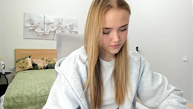 Snapshot of flooora_0 chatting on December 23, 2025, 2:33 am flooora 0 online show from December 23, 2025, 2:33 am