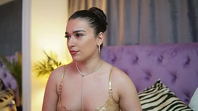 Snapshot of EmmaDallas chatting on November 13, 2025, 9:08 pm EmmaDallas online show from November 13, 2025, 9:08 pm