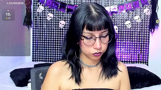 Rose 72 online show from October 28, 2025, 7:35 pm