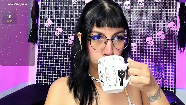 Rose 72 online show from November 7, 2025, 7:18 pm