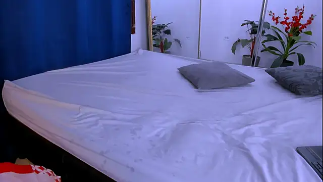 Snapshot of nahomy_ryans chatting on December 15, 2025, 4:13 pm nahomy ryans online show from December 15, 2025, 4:13 pm