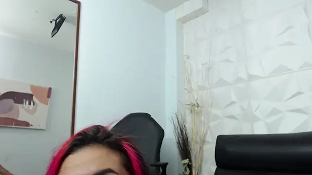 sara dias online show from October 24, 2025, 9:03 pm