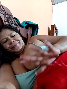 hotmom33 online show from October 15, 2025, 10:01 am