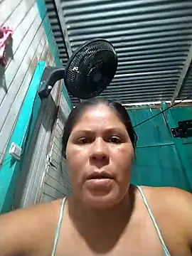 hotmom33 online show from December 4, 2025, 4:39 pm