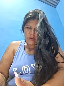 hotmom33 online show from October 18, 2025, 10:39 am