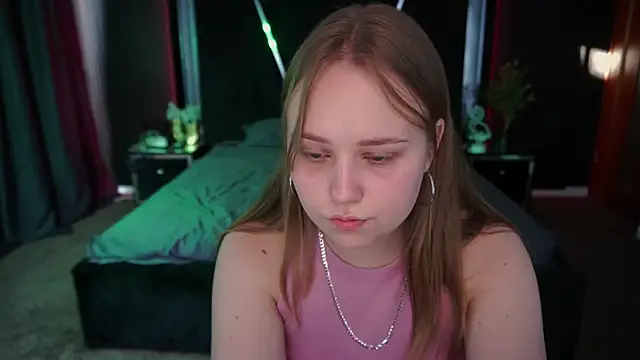 CrystallPaws online show from September 22, 2025, 1:50 pm