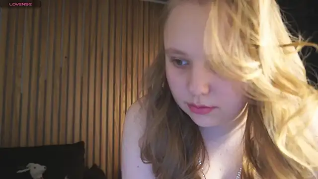 Snapshot of CrystallPaws chatting on December 23, 2025, 6:23 am CrystallPaws online show from December 23, 2025, 6:23 am