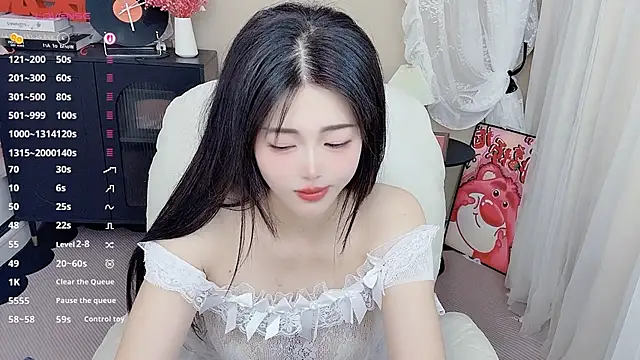 Snapshot of CeeKie chatting on April 13, 2026, 5:33 am CeeKie online show from April 13, 2026, 5:33 am