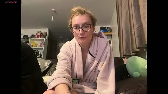 harleyblair online show from December 15, 2025, 11:20 pm