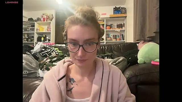 harleyblair online show from December 16, 2025, 11:09 pm